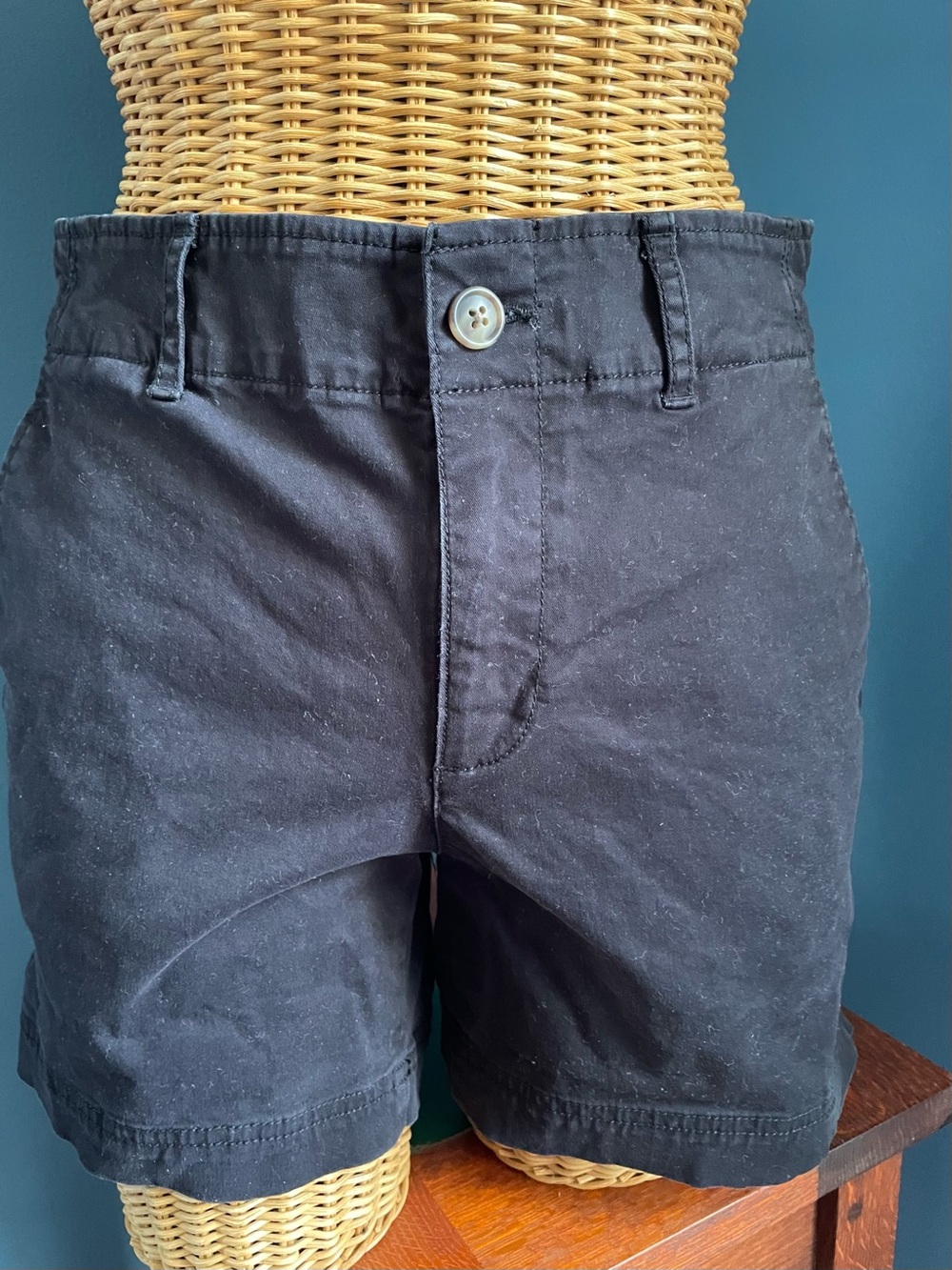 Gap 5 inch Women’s Black Shorts 100% Cotton Size 2